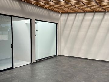 CASA SOLA TOTALMENTE REMODELADA 4 ó 5 RECÁMARAS, ESQ. PILARES, COL. LETRÁN VALLE
