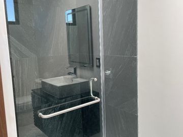 CASA SOLA TOTALMENTE REMODELADA 4 ó 5 RECÁMARAS, ESQ. PILARES, COL. LETRÁN VALLE