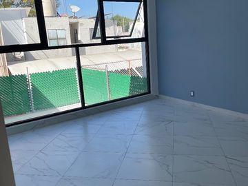 CASA SOLA TOTALMENTE REMODELADA 4 ó 5 RECÁMARAS, ESQ. PILARES, COL. LETRÁN VALLE