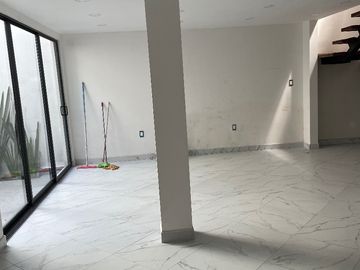 CASA SOLA TOTALMENTE REMODELADA 4 ó 5 RECÁMARAS, ESQ. PILARES, COL. LETRÁN VALLE