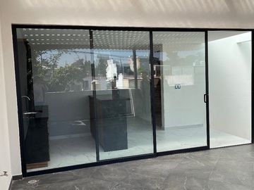 CASA SOLA TOTALMENTE REMODELADA 4 ó 5 RECÁMARAS, ESQ. PILARES, COL. LETRÁN VALLE
