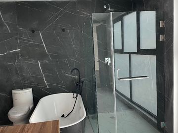 CASA SOLA TOTALMENTE REMODELADA 4 ó 5 RECÁMARAS, ESQ. PILARES, COL. LETRÁN VALLE