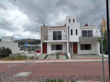 CASA EN VENTA CON RECAMARA EN PLANTA BAJA CORREGIDORA QUERETARO