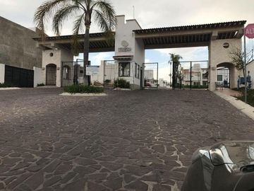CASA EN VENTA CON RECAMARA EN PLANTA BAJA CORREGIDORA QUERETARO