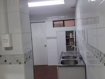 Amplia casa en Miraflores Alto