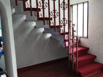Amplia casa en Miraflores Alto
