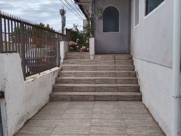 Amplia casa en Miraflores Alto