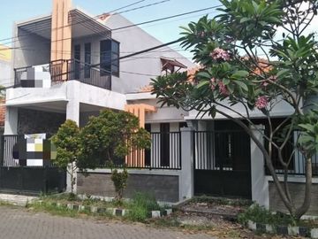 Rumah Terawat 2 Lantai Medokan Asri Barat Row 3 Mobil