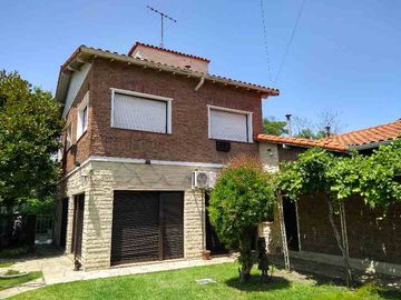 Chalet en venta en Castelar Norte