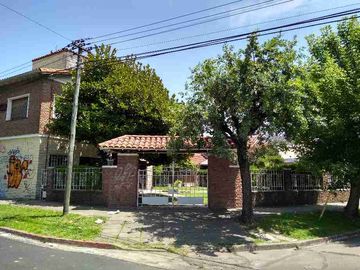 Chalet en venta en Castelar Norte
