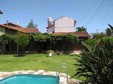 Chalet en venta en Castelar Norte