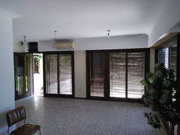 Chalet en venta en Castelar Norte