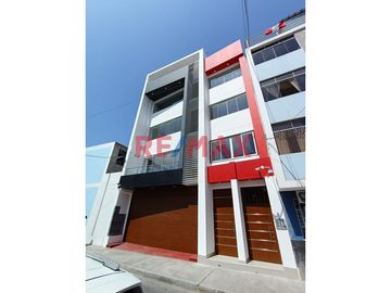 ✨ Oficina Moderna y Estratégicamente Ubicada en Chiclayo ✨

¿Buscas el espacio perfecto para potenciar tu negocio en el corazón de Chiclayo? ¡No bus