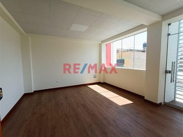 ✨ Oficina Moderna y Estratégicamente Ubicada en Chiclayo ✨

¿Buscas el espacio perfecto para potenciar tu negocio en el corazón de Chiclayo? ¡No bus