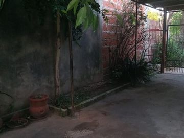 Amplia casa con local y dependencia de servicios, interesante oportunidad