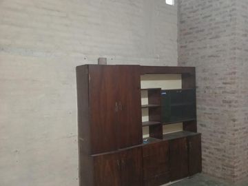 Amplia casa con local y dependencia de servicios, interesante oportunidad