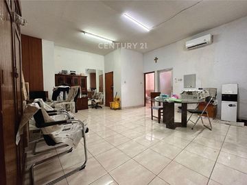 Rumah Usaha 2 Lantai Semi Furnished Strategis Di Matraman R2399
