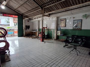 Rumah Usaha 2 Lantai Semi Furnished Strategis Di Matraman R2399