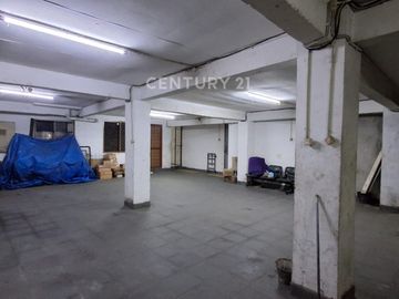 Rumah Usaha 2 Lantai Semi Furnished Strategis Di Matraman R2399