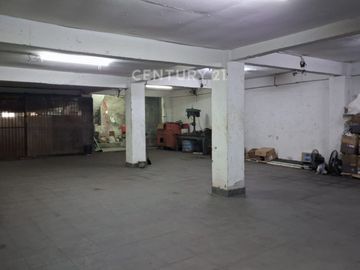 Rumah Usaha 2 Lantai Semi Furnished Strategis Di Matraman R2399