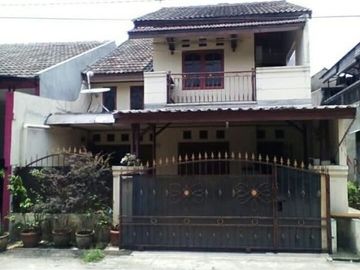 Rumah second 2 lantai 900 jt an di mampang depok