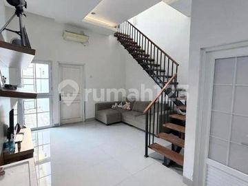 Rumah Cantik Furnished 2 Lantai+Rooftop Banjar Wijaya
