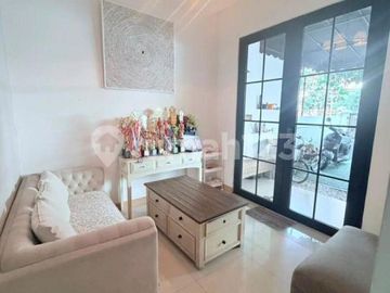 Rumah Cantik Furnished 2 Lantai+Rooftop Banjar Wijaya