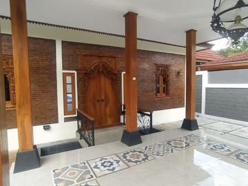 TERLUAS & TERLARIS! Rumah Joglo Nyaman PLUS Kolam Renang di Prambanan