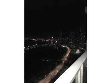 EN VENTA APARTMENTO PH YOO AMOBLADO VISTA A LA CIUDAD