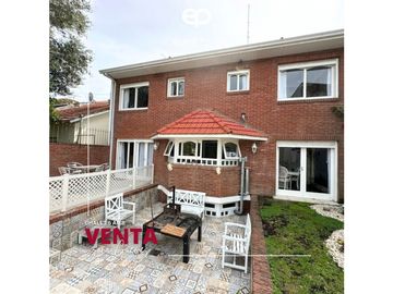 VENTA Chalet 6 AMB reciclado con piscina climatizada - zona Güemes MdP