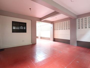 For Sale Elegant House and Lot in Fairview Q.C. Inside Subdivision w/ 5 Bedrooms, and 3 Car Garage PH107