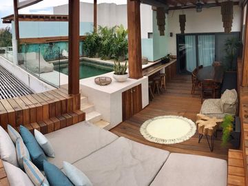 Penthouse con alberca privada, a 300 metros de la playa a pasos de la Quinta Ave