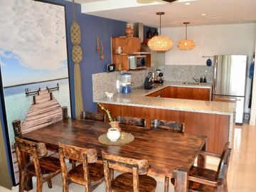 Penthouse con alberca privada, a 300 metros de la playa a pasos de la Quinta Ave