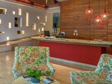 Penthouse con alberca privada, a 300 metros de la playa a pasos de la Quinta Ave
