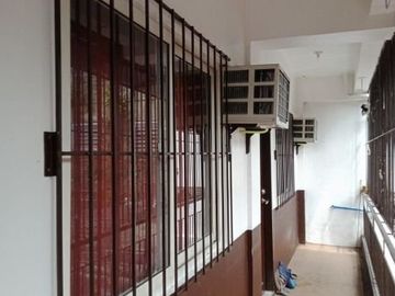 MALIBAY PASAY CITY NEAR EDSA 25-ROOMS STAFF HOUSE BLDG