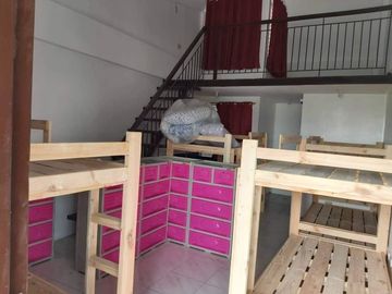 MALIBAY PASAY CITY NEAR EDSA 25-ROOMS STAFF HOUSE BLDG