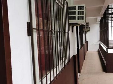 MALIBAY PASAY CITY NEAR EDSA 25-ROOMS STAFF HOUSE BLDG