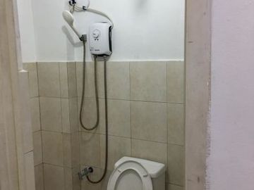 MALIBAY PASAY CITY NEAR EDSA 25-ROOMS STAFF HOUSE BLDG