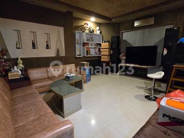 Disewakan Rumah Mediterania Boulevard