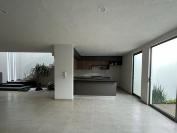 CASA EN CAÑADAS DEL BOSQUE, MORELIA