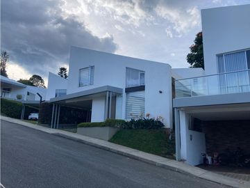 Hermosa Casa en Unidad Cerrada en El Retiro