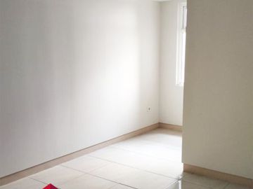 Disewa Murah Apartemen Springlake 2BR Kosong View Pool
