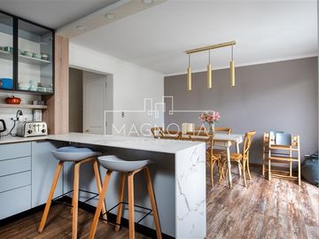 Casa en venta de 3 dorm 3 baños mas Serv en Lo Barnechea