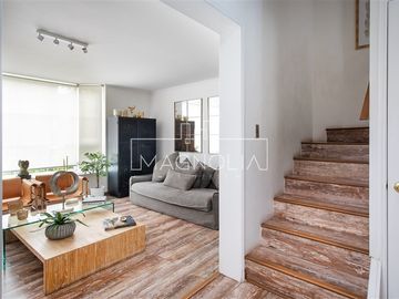 Casa en venta de 3 dorm 3 baños mas Serv en Lo Barnechea