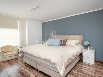 Casa en venta de 3 dorm 3 baños mas Serv en Lo Barnechea