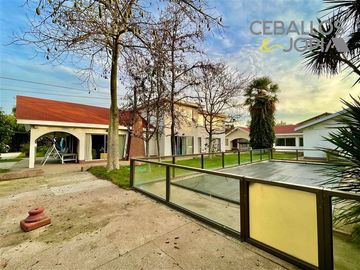 Casa en venta de 6 dorm. en Villa Alemana