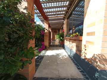 casa en arriendo/venta en lagos del retiro. Cod V400495