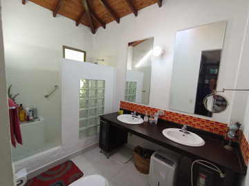 casa en arriendo/venta en lagos del retiro. Cod V400495