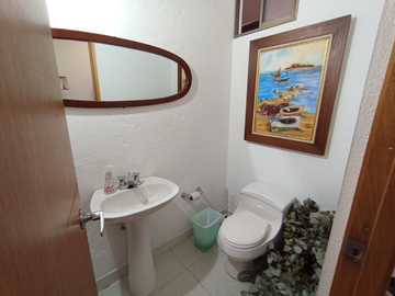 casa en arriendo/venta en lagos del retiro. Cod V400495