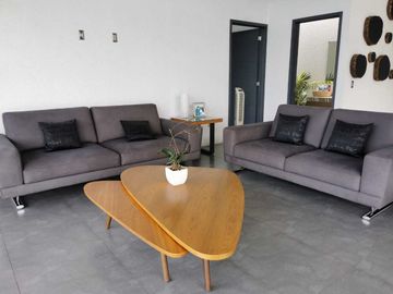 CASA EN RENTA Y VENTA CON IMPRESIONANTE VISTA AL LAGO